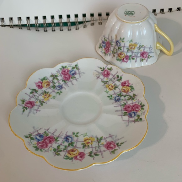 Vintage Shelley Tea Cup & Saucer Rose Trellis - Picture 3 of 11